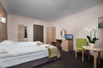 Фото номера Двухместный номер с 2 отдельными кроватями Отель Hotel Szafir г. Ястшембя-Гура 9