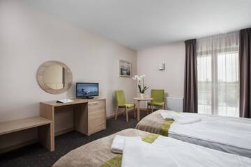 Фото номера Двухместный номер с 2 отдельными кроватями Отель Hotel Szafir г. Ястшембя-Гура 2