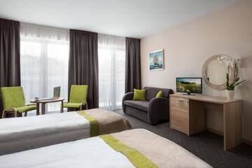 Фото номера Трехместный номер Отель Hotel Szafir г. Ястшембя-Гура 4