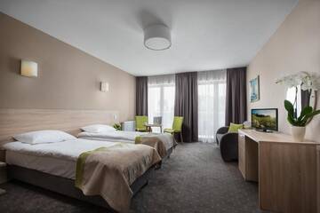 Фото номера Трехместный номер Отель Hotel Szafir г. Ястшембя-Гура 5