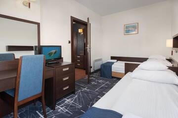 Фото номера Бунгало (для 4 взрослых) с видом на море Отель Hotel Restauracja Faleza г. Ястшембя-Гура 4